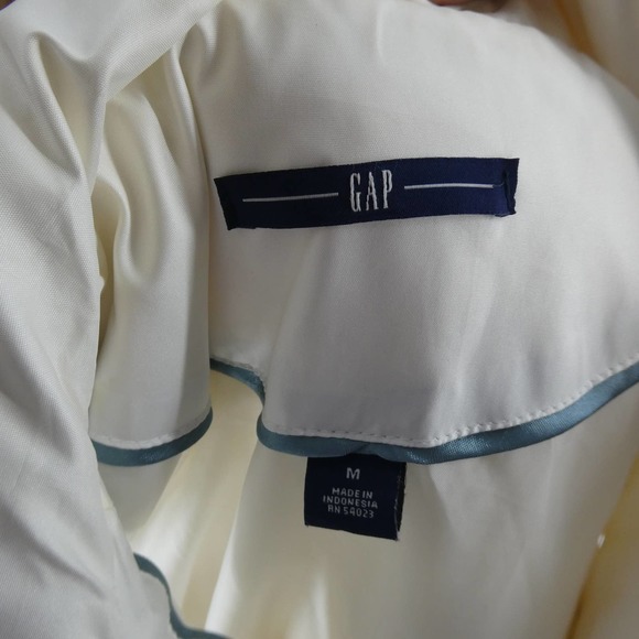 Gap | Women's Down Puffer Vest, White, M. - Picture 11 of 12